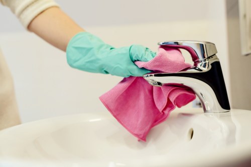 End of tenancy cleaning tasks in Kennington including bathroom and kitchen surfaces